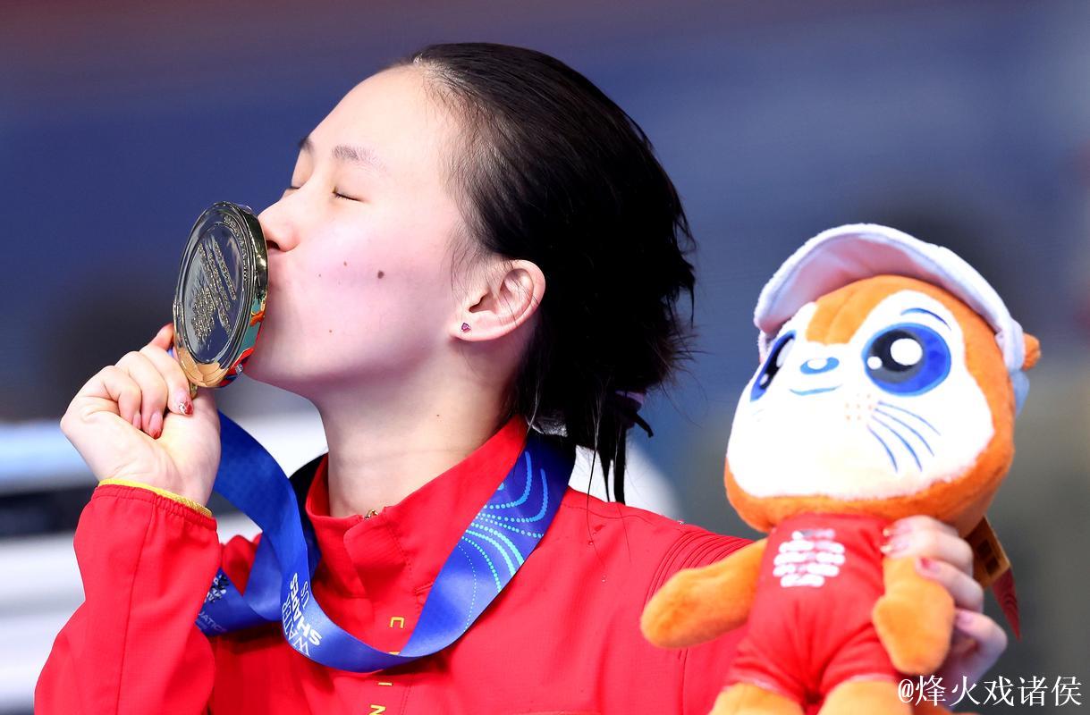 陈芋汐女子单人十米台夺金 加冕本届赛事三冠王